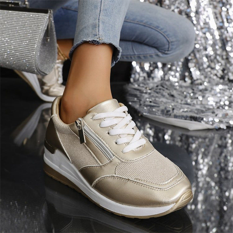 Damen-Sneaker mit Mesh-Obermaterial, Schnürung und Keilabsatz sowie seitlichem Reißverschluss