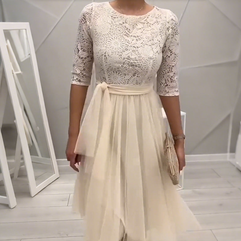Elegantes Midikleid aus Mesh mit Spitzenkragen