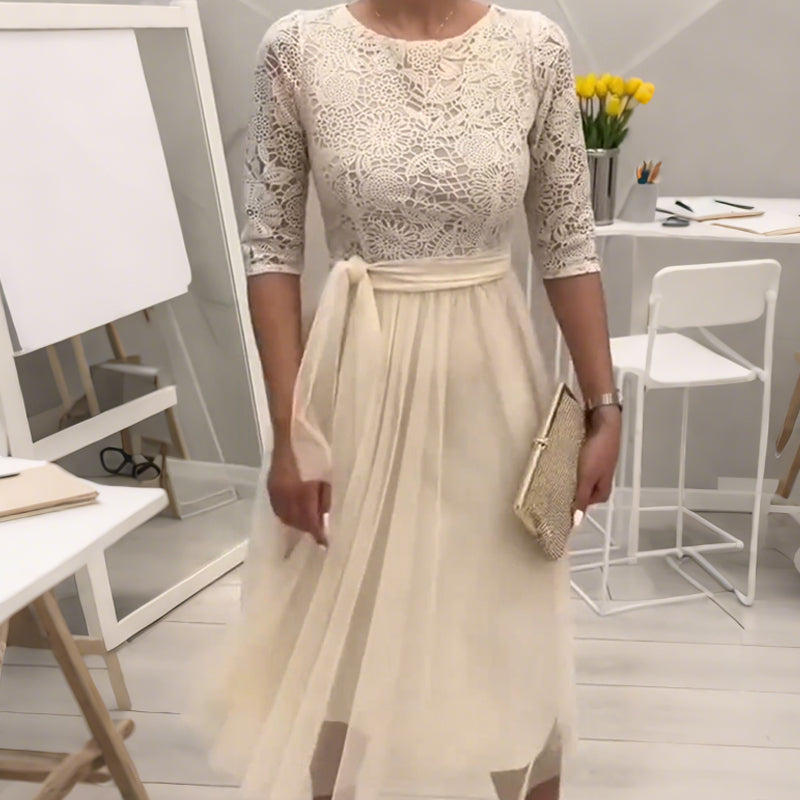 Elegantes Midikleid aus Mesh mit Spitzenkragen