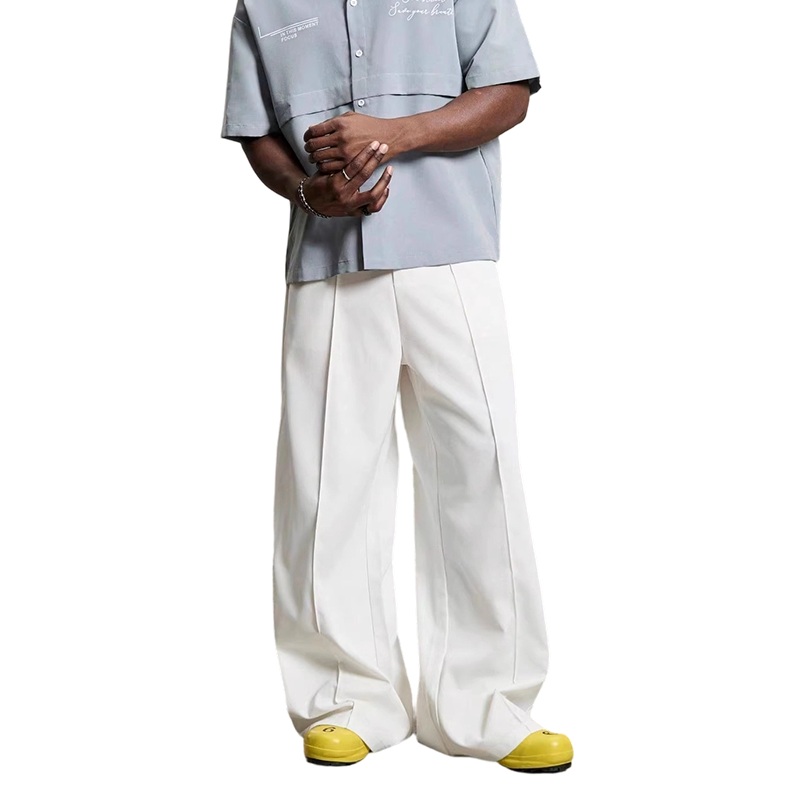 Minimalistische Herrenhose mit weitem Bein