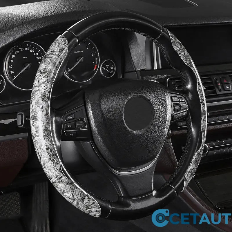 🚗 50% RABATT! 🧤 Universal Anti-Rutsch Auto-Lenkradabdeckung – Weiches Mikrofasermaterial, Rutschfeste Innenschicht & Ideal Für Mehr Komfort Und Kontrolle Beim Fahren 🛡️
