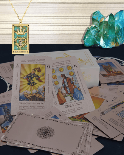 🔮✨ Witchy Cauldron Tarotkarten-Set – Roségold, Inklusive Begleitbuch & Wasserdichte Folien 🎴📖