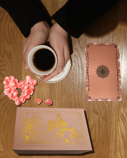 🔮✨ Witchy Cauldron Tarotkarten-Set – Roségold, Inklusive Begleitbuch & Wasserdichte Folien 🎴📖