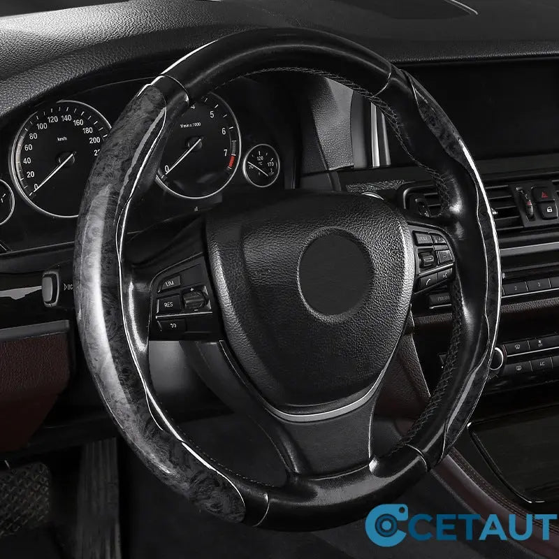 🚗 50% RABATT! 🧤 Universal Anti-Rutsch Auto-Lenkradabdeckung – Weiches Mikrofasermaterial, Rutschfeste Innenschicht & Ideal Für Mehr Komfort Und Kontrolle Beim Fahren 🛡️