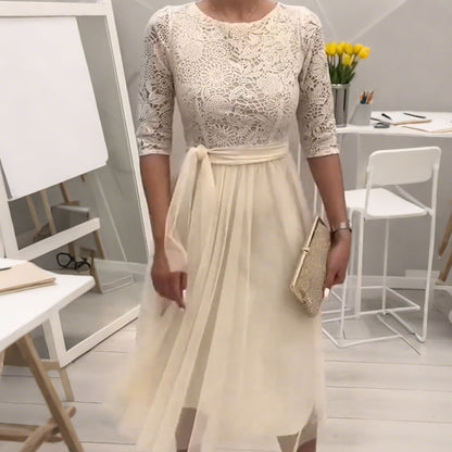 Elegantes Midikleid aus Mesh mit Spitzenkragen