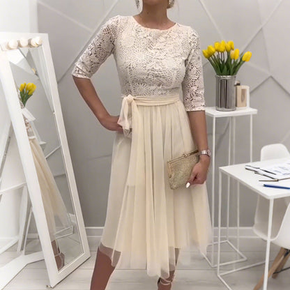 Elegantes Midikleid aus Mesh mit Spitzenkragen