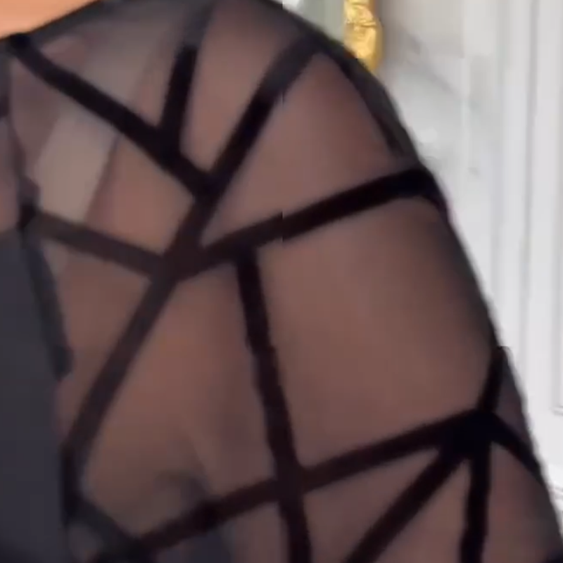 Elegantes schwarzes A-Linien-Kleid mit 3/4-Mesh-Ärmeln