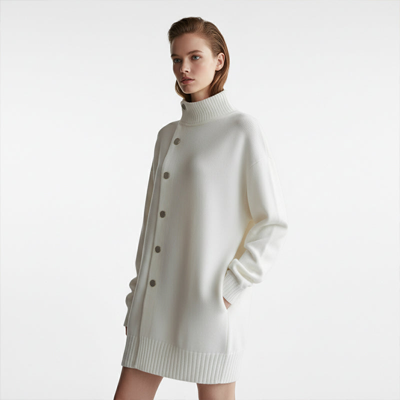 Damen-Strickjacke mit hohem Kragen und Knöpfen