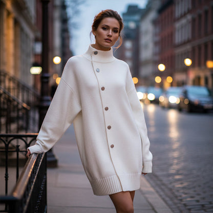 Damen-Strickjacke mit hohem Kragen und Knöpfen