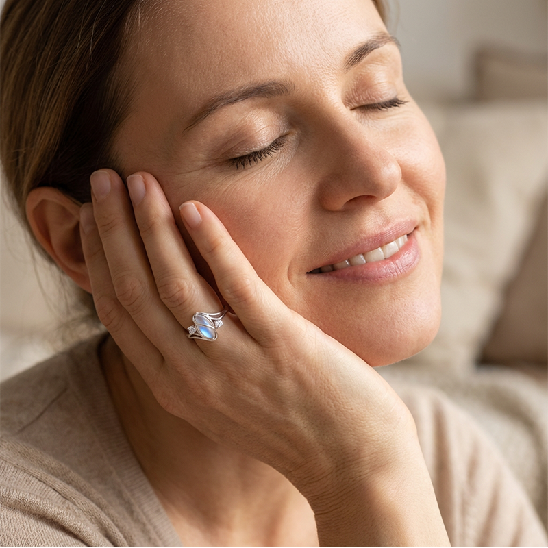 💍✨Geometrischer Damenring mit ovalem grünem Mondstein & Zirkonia – modern & stilvoll