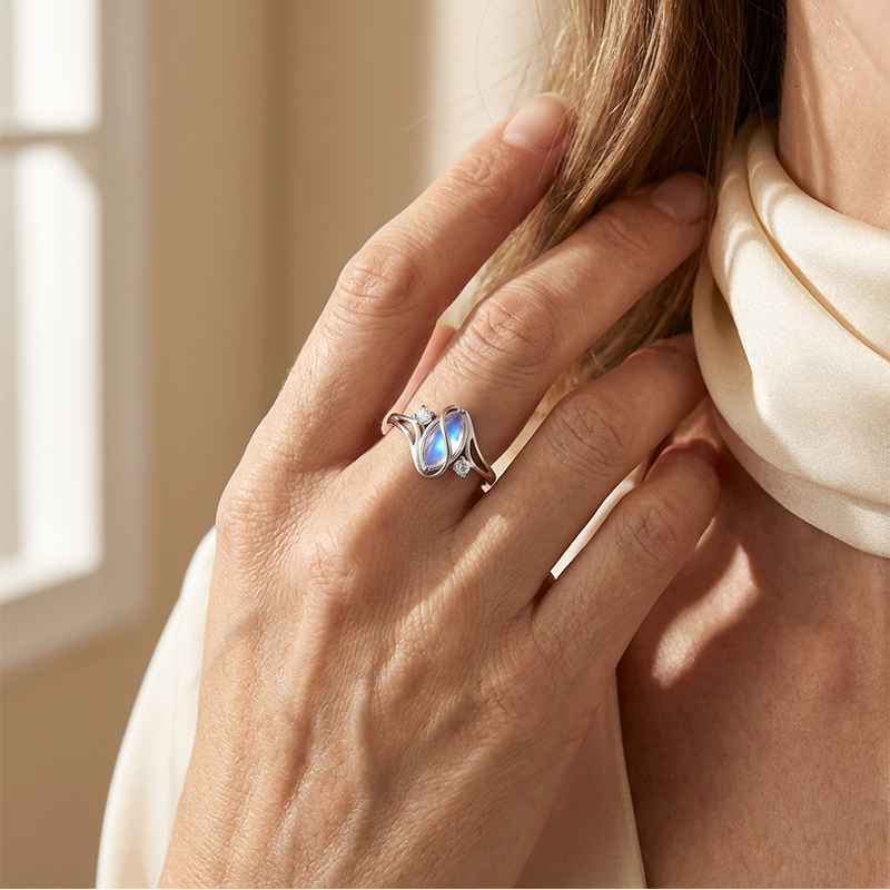 💍✨Geometrischer Damenring mit ovalem grünem Mondstein & Zirkonia – modern & stilvoll