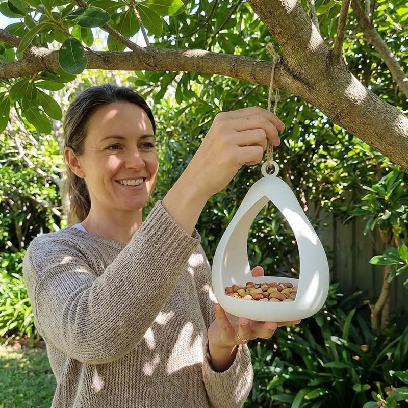 Modernes Tropfenförmiges Hängendes Vogelfutterspender