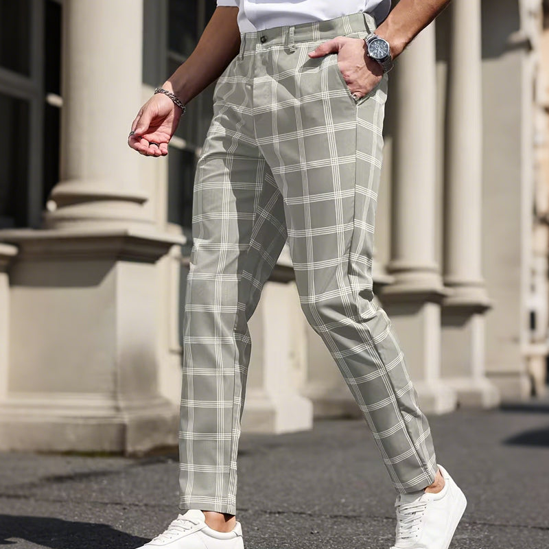 Herrenhose in schlanker Passform mit Karomuster
