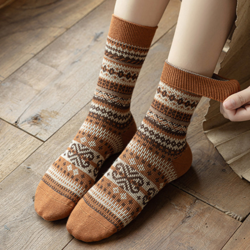 Socken im Retro-Ethno-Stil