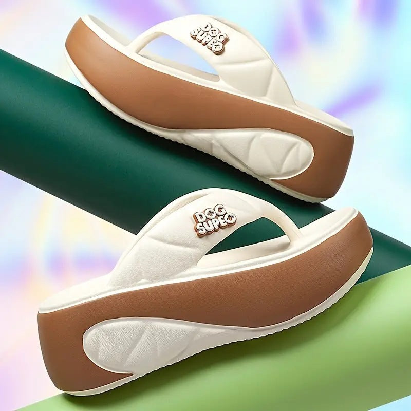 Sommerliche Flip-Flops für Damen mit weicher Plateausohle und Farbblock-Design