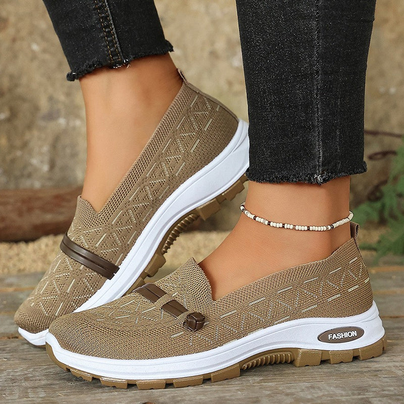 Flache Slipper aus atmungsaktivem Strick für Damen