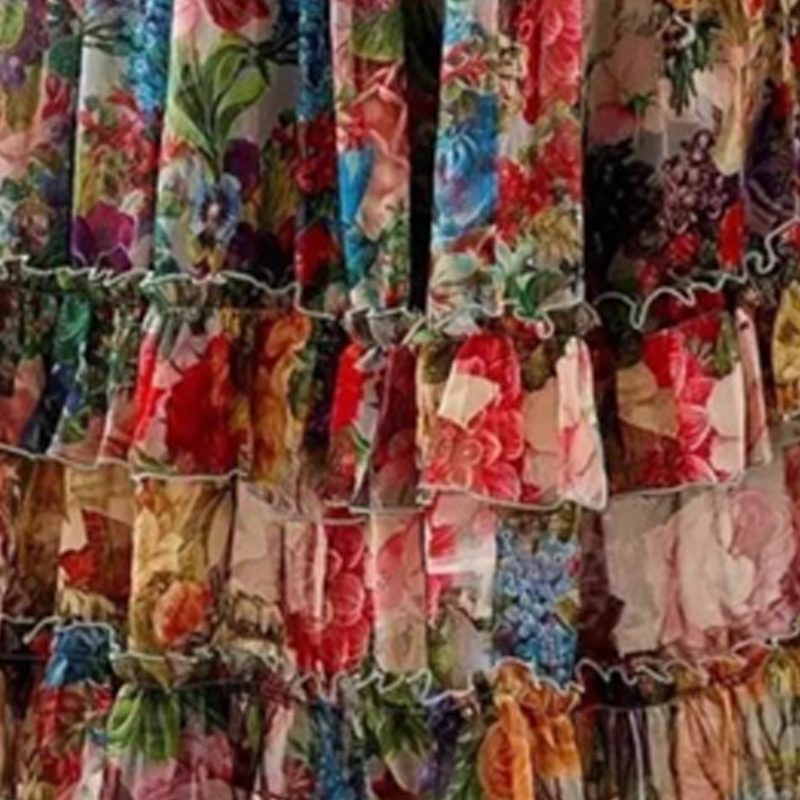 Romantisches Blumenkleid mit V-Ausschnitt und Laternenärmeln👗