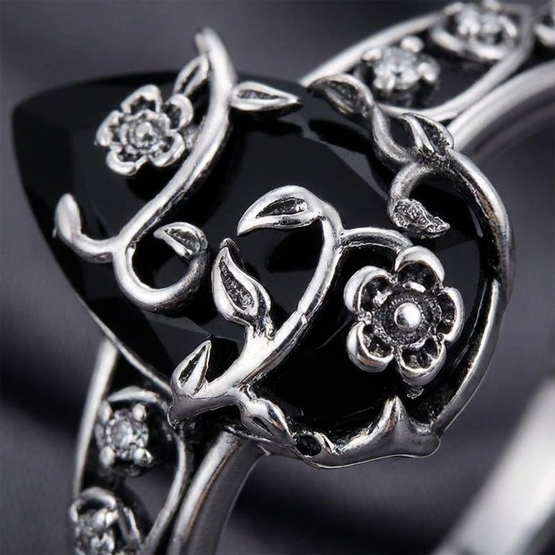 🖤 Silberfarbener Boho-Ring mit schwarzem Tropfenstein und Rankenmuster