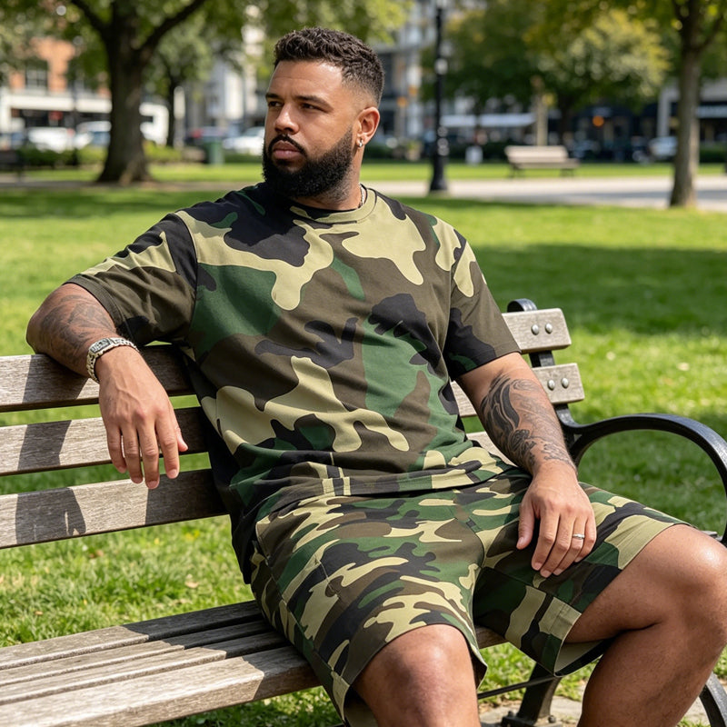 Herren-Set aus Tarnmuster-T-Shirt und Shorts