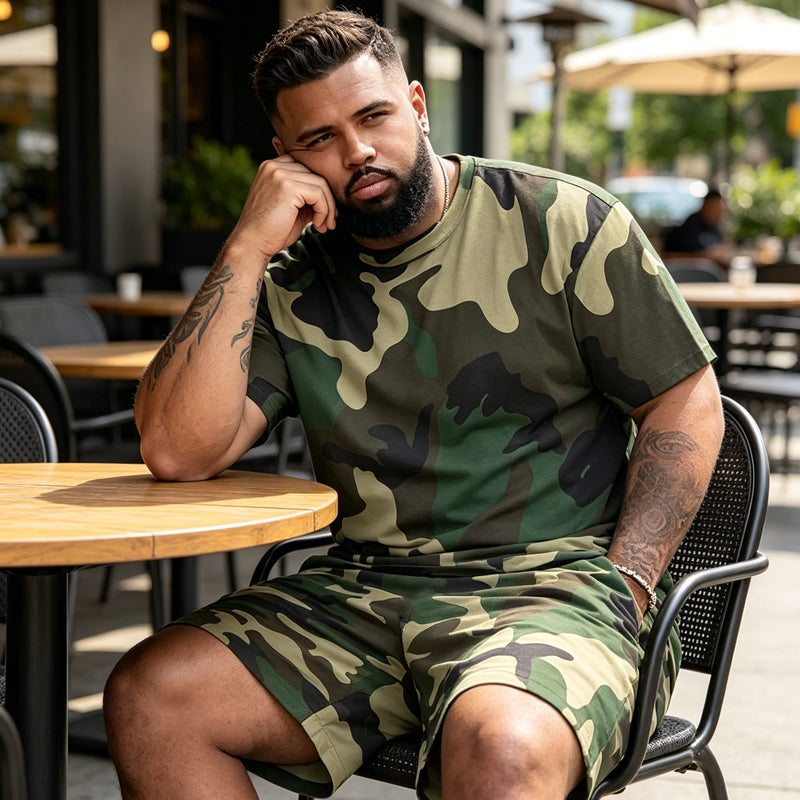 Herren-Set aus Tarnmuster-T-Shirt und Shorts