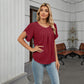 Damen Bluse mit Blütenärmeln und plissiertem Ausschnitt