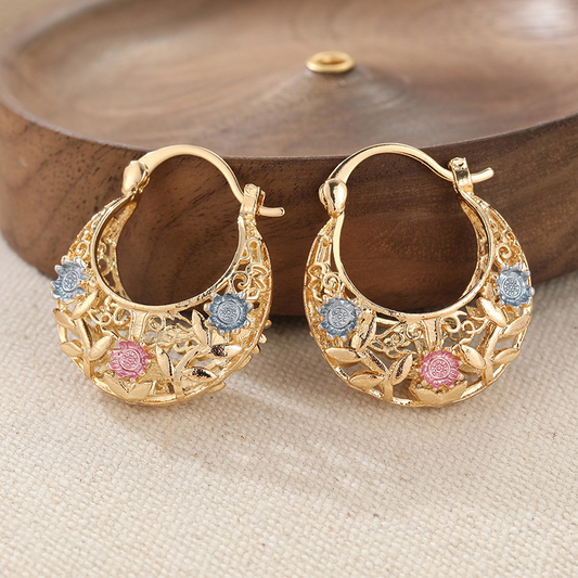 ✨Vergoldete Halbmond-Creolen mit Blumenemaille 🌙✨ Elegante Handarbeit mit femininem Design