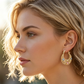 ✨Vergoldete Halbmond-Creolen mit Blumenemaille 🌙✨ Elegante Handarbeit mit femininem Design