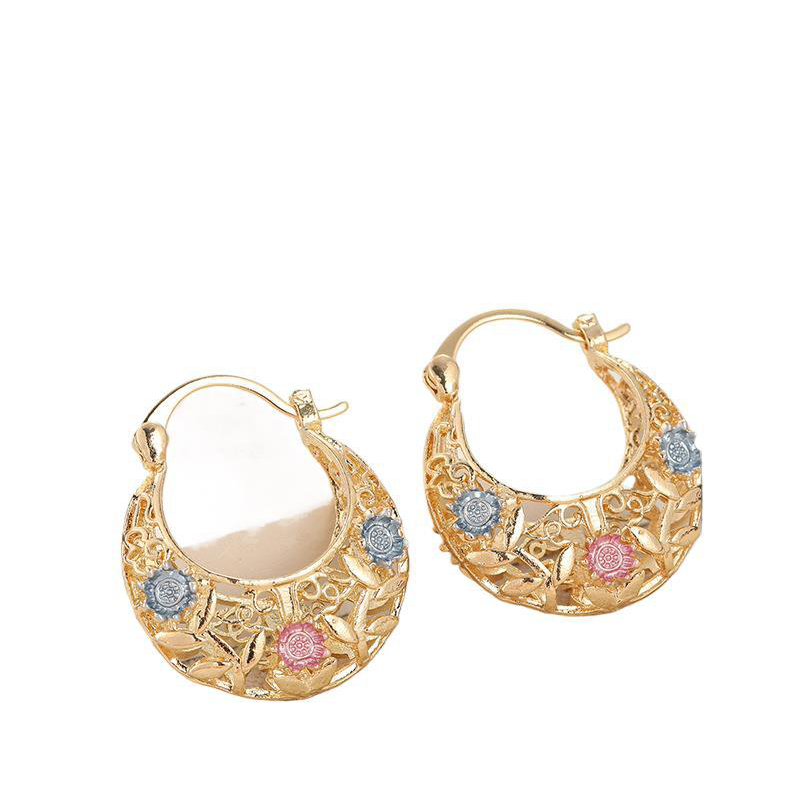 ✨Vergoldete Halbmond-Creolen mit Blumenemaille 🌙✨ Elegante Handarbeit mit femininem Design