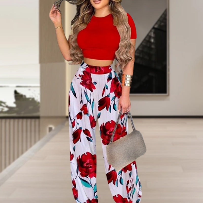Zweiteiliges Damen-Set: Figurbetontes Kurzarm-T-Shirt und lockere Hose