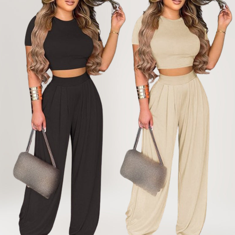 Zweiteiliges Damen-Set: Figurbetontes Kurzarm-T-Shirt und lockere Hose