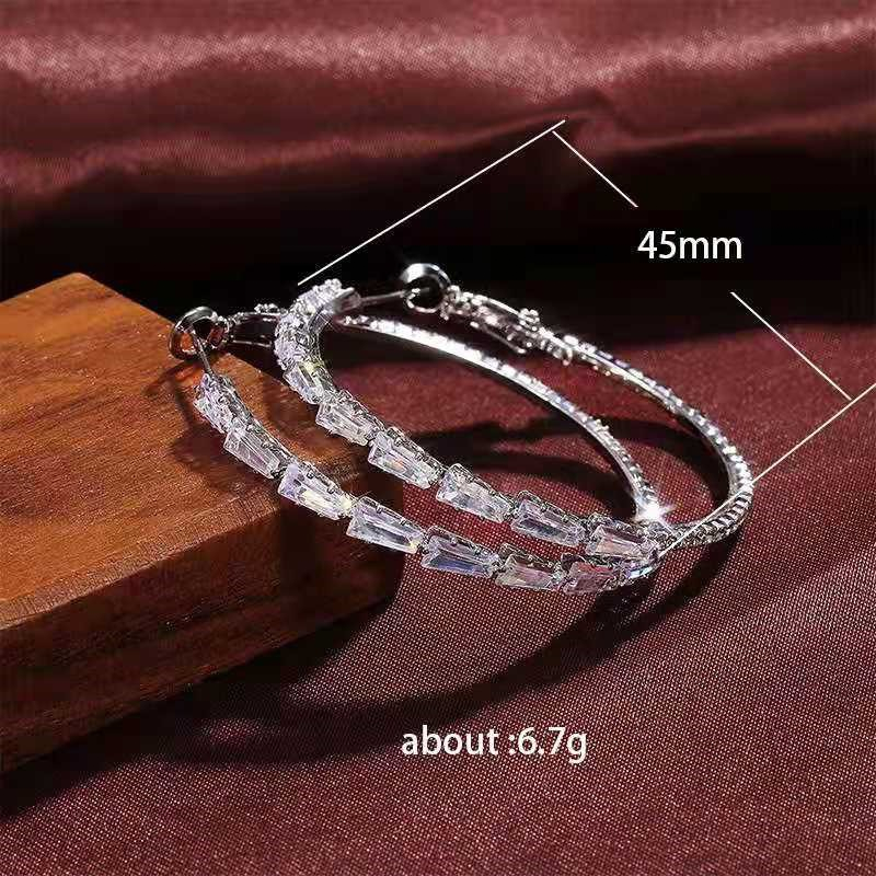 💎 50% RABATT JETZT! ✨ Damen Funkelnde Zirkonia Creolen – Mikropavé, Leichtes Kupfer & Auffälliges Design – Elegant, Vielseitig & Perfektes Geschenk 💫