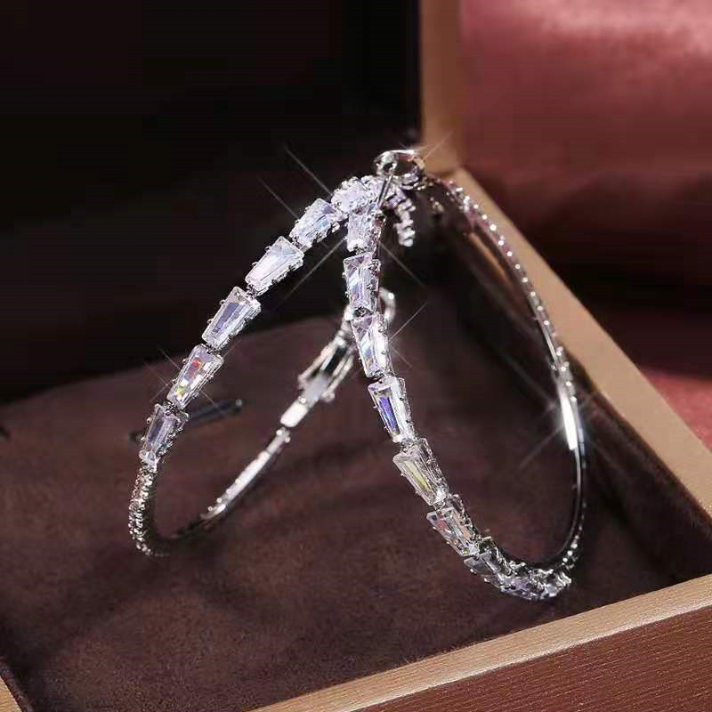 💎 50% RABATT JETZT! ✨ Damen Funkelnde Zirkonia Creolen – Mikropavé, Leichtes Kupfer & Auffälliges Design – Elegant, Vielseitig & Perfektes Geschenk 💫