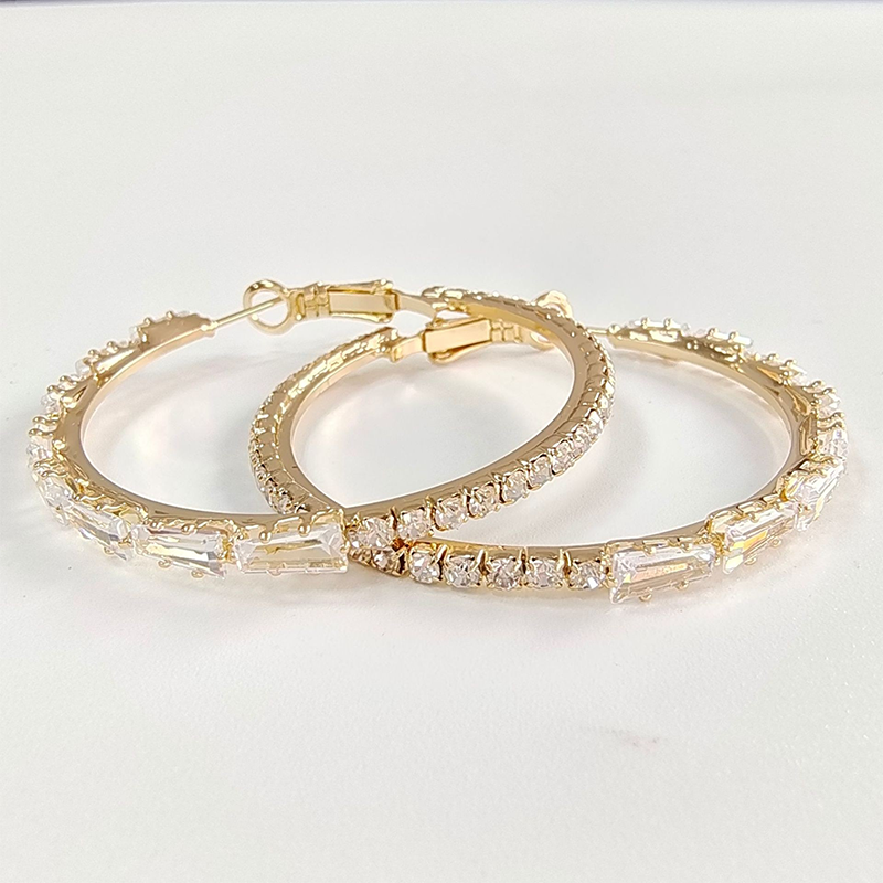 💎 50% RABATT JETZT! ✨ Damen Funkelnde Zirkonia Creolen – Mikropavé, Leichtes Kupfer & Auffälliges Design – Elegant, Vielseitig & Perfektes Geschenk 💫