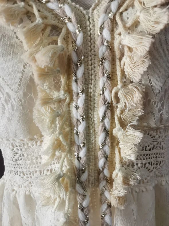 V-Ausschnitt Schnürkleid mit Trägern
