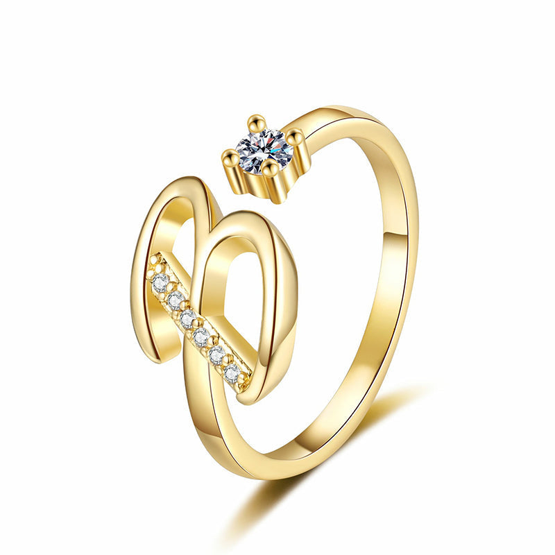 💍⏰ 50% RABATT – NUR FÜR KURZE ZEIT! Damen Ring mit Buchstaben – Funkelnde Zirkonia-Verzierung, verstellbare Größe & elegantes Design ✨