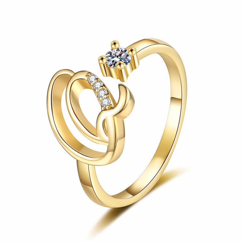 💍⏰ 50% RABATT – NUR FÜR KURZE ZEIT! Damen Ring mit Buchstaben – Funkelnde Zirkonia-Verzierung, verstellbare Größe & elegantes Design ✨