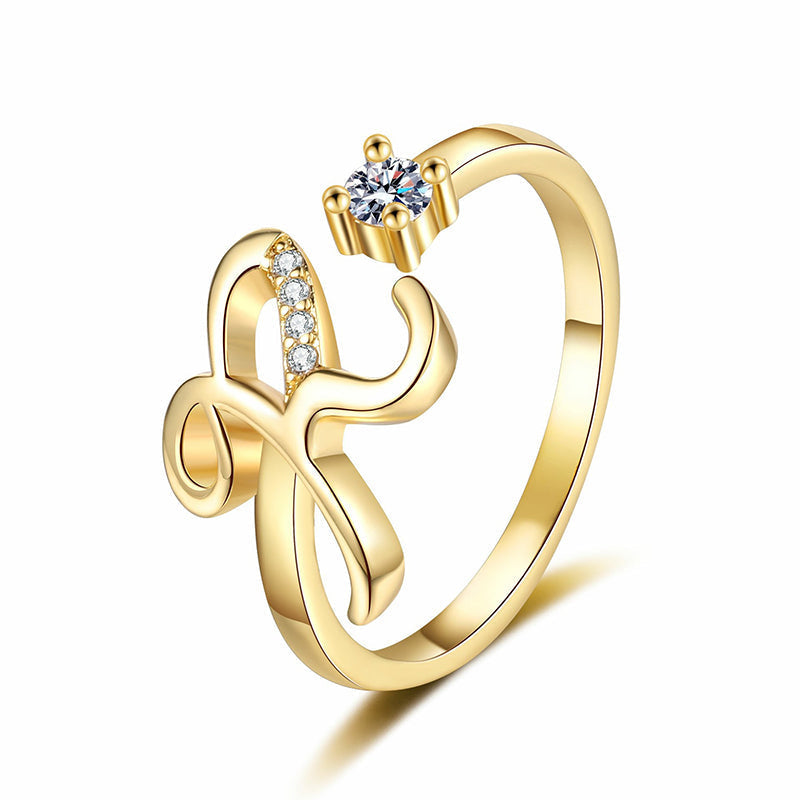 💍⏰ 50% RABATT – NUR FÜR KURZE ZEIT! Damen Ring mit Buchstaben – Funkelnde Zirkonia-Verzierung, verstellbare Größe & elegantes Design ✨