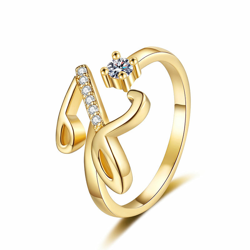 💍⏰ 50% RABATT – NUR FÜR KURZE ZEIT! Damen Ring mit Buchstaben – Funkelnde Zirkonia-Verzierung, verstellbare Größe & elegantes Design ✨
