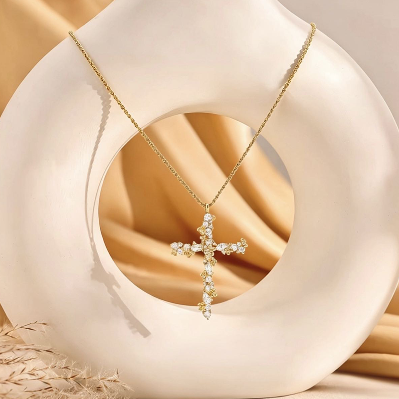 🎉 NUR FÜR KURZE ZEIT 50% RABATT! ✝️ Strahlende Kreuz-Halskette – Gedrehte Kette, Blütenglänzen & Kubischer Zirkonia-Brillanz ✨