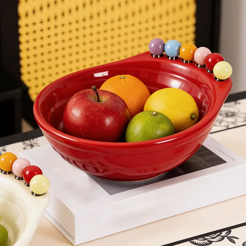 Verspielte, fußförmige Snackschale mit integrierten Obstgabeln