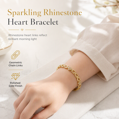 ✨ Goldfarbenes Armband mit Herz-Strassdetails und geometrischer Gliederkette